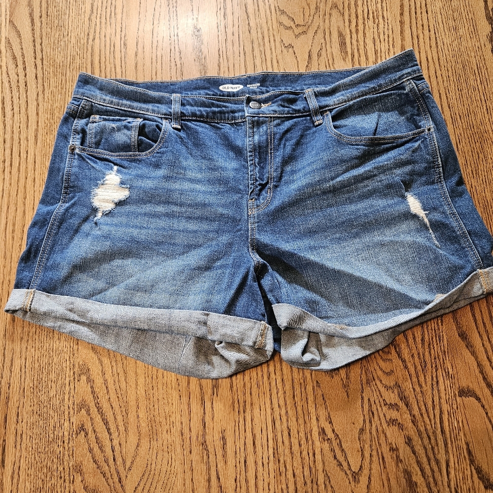 NWOT Old Navt boyfriend shorts Size 18.